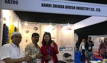 فرشاة تنظيف الألواح الشمسية من خيوط النايلون مع أنبوب تغذية المياه 14